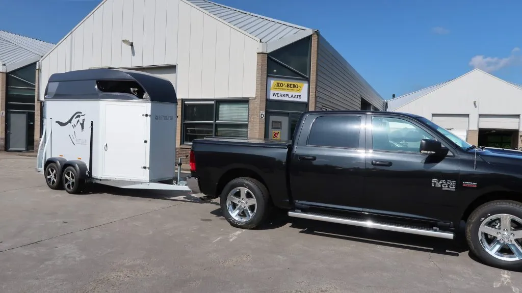 Wat zijn de regels voor het vervoeren van gevaarlijke stoffen met een aanhangwagen? 